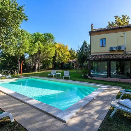Nyaraló Licht Unter Den Buchen- Marche Urlaub- Privater Pool By Interhome